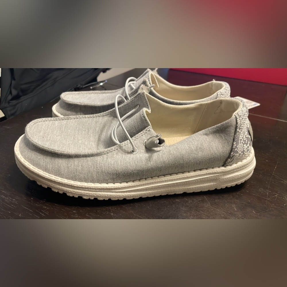 Women’s Hey Dudes - Size 8 Like New (Only worn 1 time). Color: Glacier Gray
